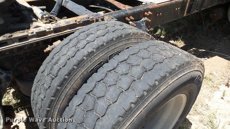 image for item DA1096 2003 Freightliner Columbia semi truck