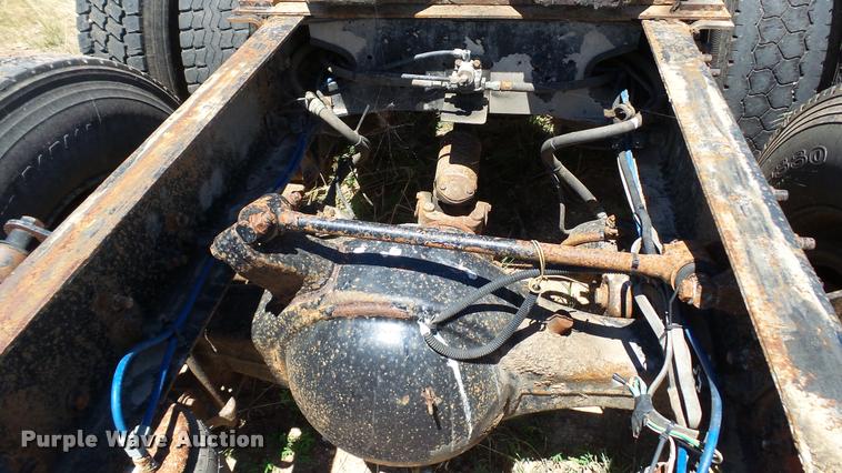 image for item DA1096 2003 Freightliner Columbia semi truck