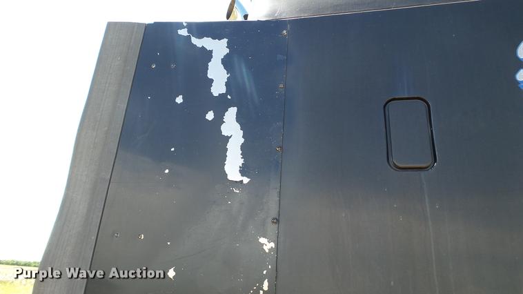 image for item DA1096 2003 Freightliner Columbia semi truck