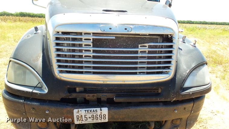 image for item DA1096 2003 Freightliner Columbia semi truck