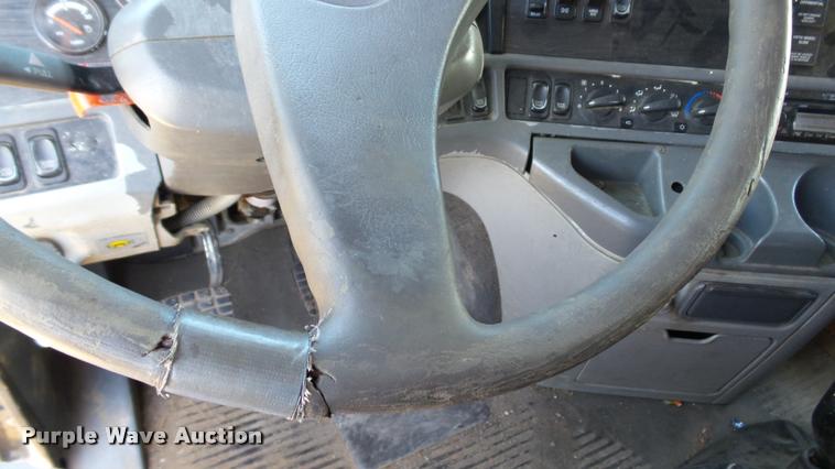 image for item DA1096 2003 Freightliner Columbia semi truck