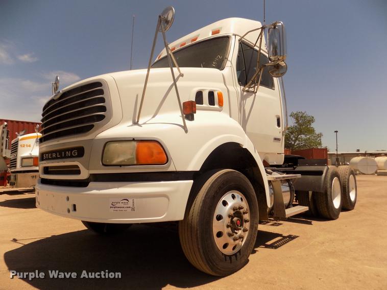 image for item DA3029 2006 Sterling A9500 semi truck