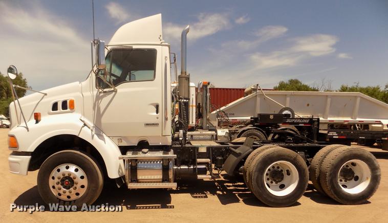 image for item DA3029 2006 Sterling A9500 semi truck