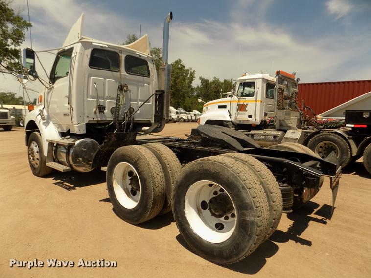 image for item DA3029 2006 Sterling A9500 semi truck