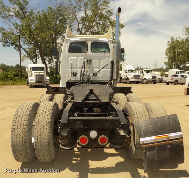 image for item DA3029 2006 Sterling A9500 semi truck