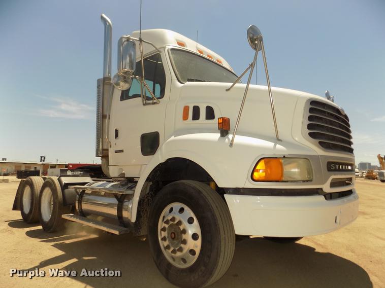 image for item DA3029 2006 Sterling A9500 semi truck