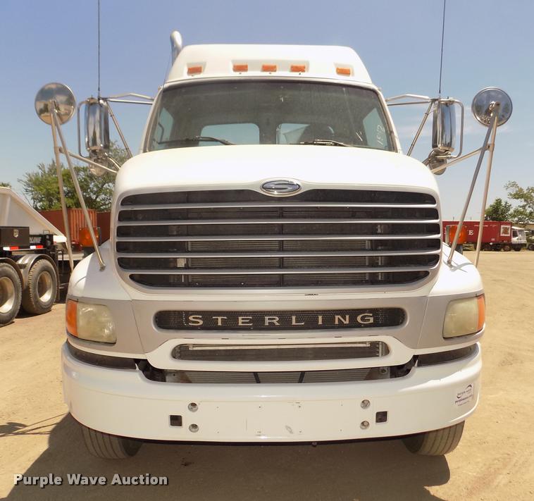 image for item DA3029 2006 Sterling A9500 semi truck