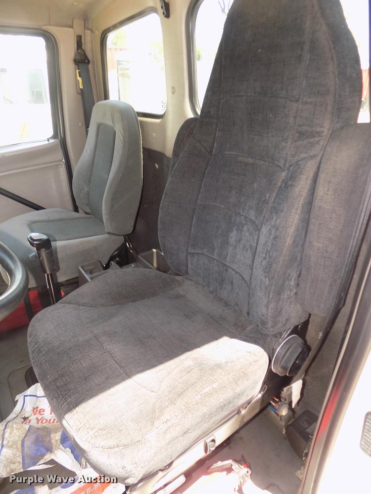 image for item DA3029 2006 Sterling A9500 semi truck