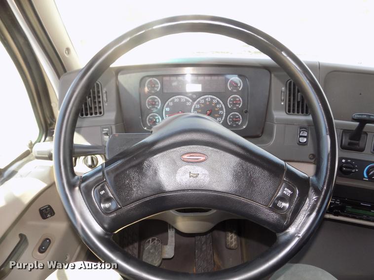 image for item DA3029 2006 Sterling A9500 semi truck