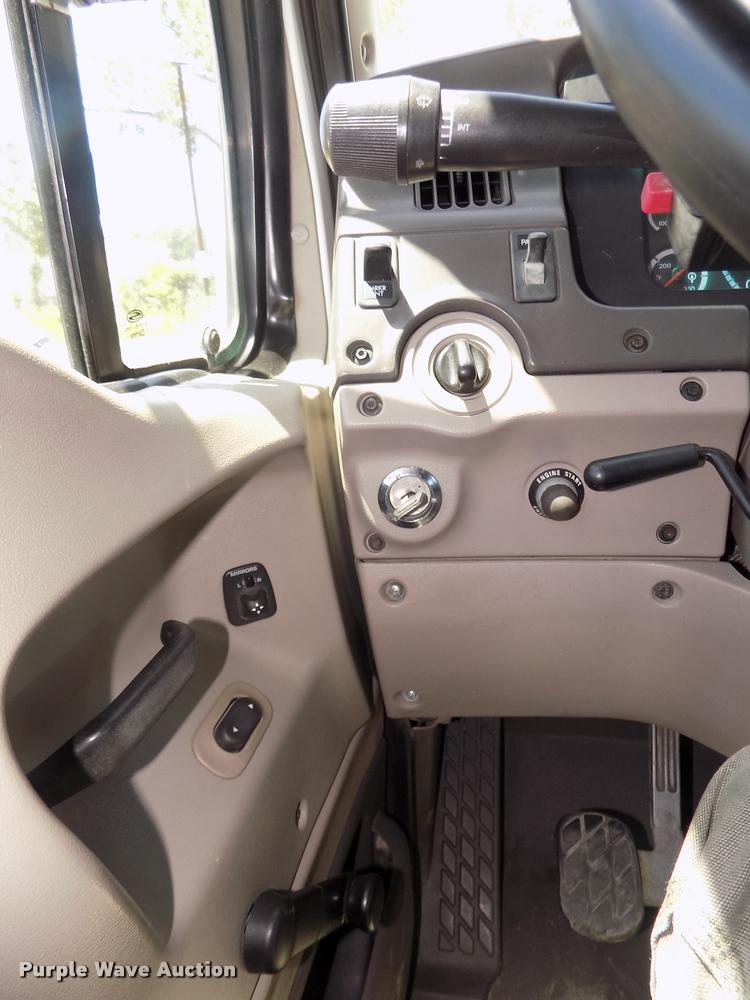 image for item DA3029 2006 Sterling A9500 semi truck