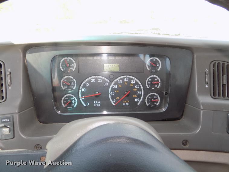 image for item DA3029 2006 Sterling A9500 semi truck