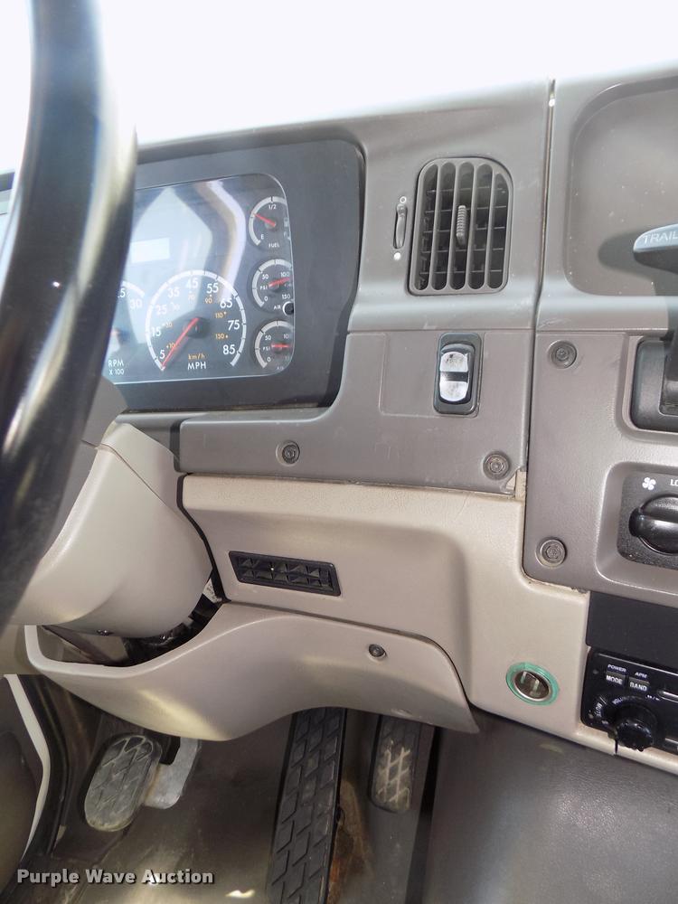 image for item DA3029 2006 Sterling A9500 semi truck