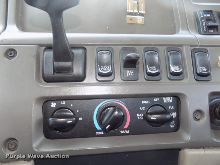 image for item DA3029 2006 Sterling A9500 semi truck