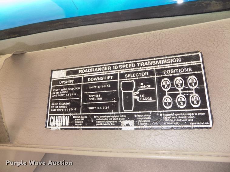 image for item DA3029 2006 Sterling A9500 semi truck