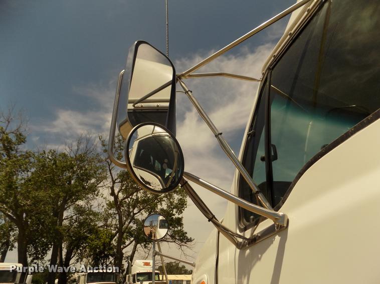 image for item DA3029 2006 Sterling A9500 semi truck