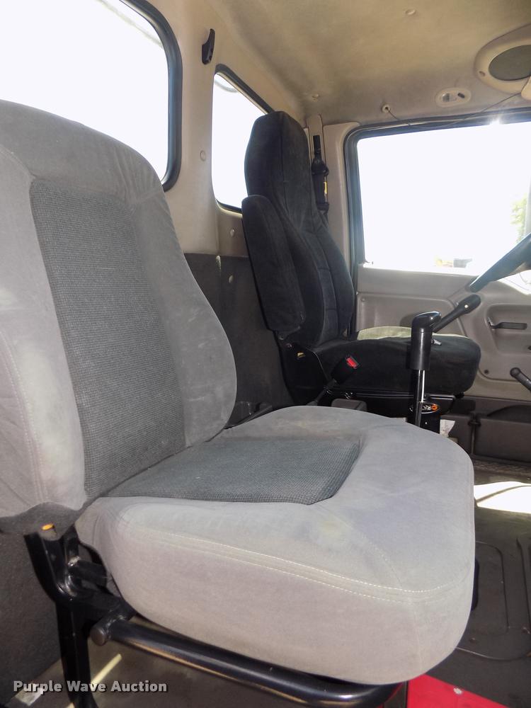 image for item DA3029 2006 Sterling A9500 semi truck