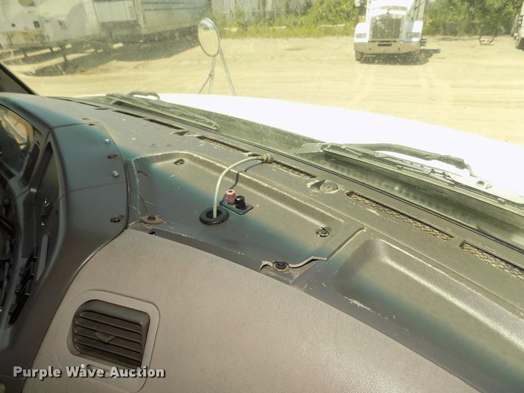 image for item DA3029 2006 Sterling A9500 semi truck