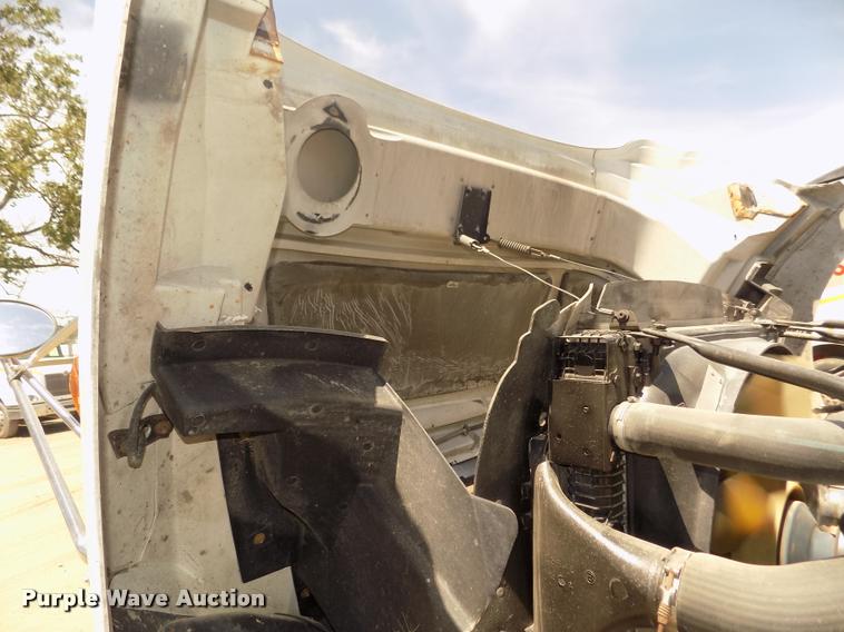 image for item DA3029 2006 Sterling A9500 semi truck