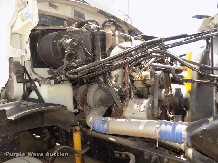 image for item DA3029 2006 Sterling A9500 semi truck