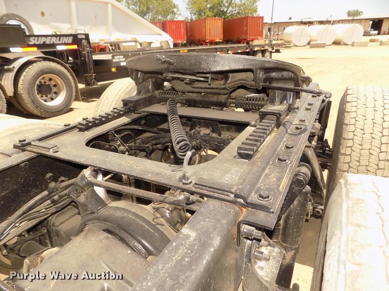 image for item DA3029 2006 Sterling A9500 semi truck