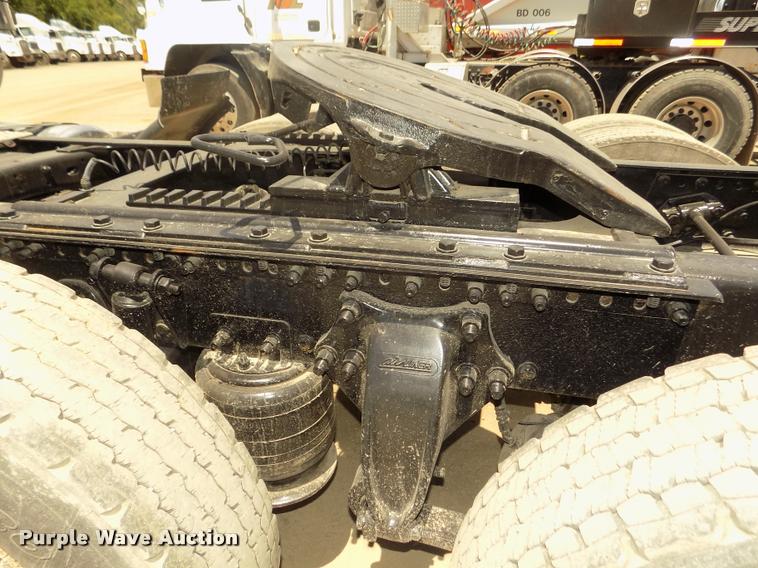 image for item DA3029 2006 Sterling A9500 semi truck