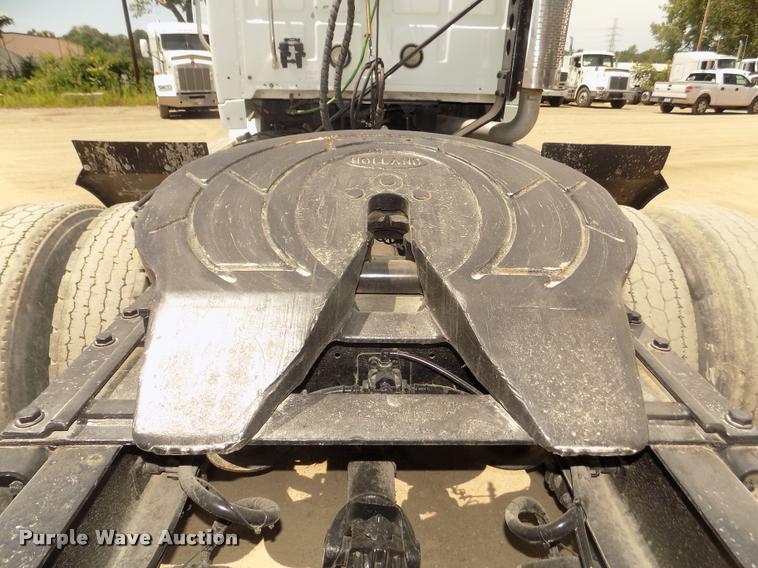 image for item DA3029 2006 Sterling A9500 semi truck