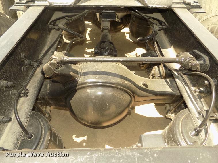 image for item DA3029 2006 Sterling A9500 semi truck