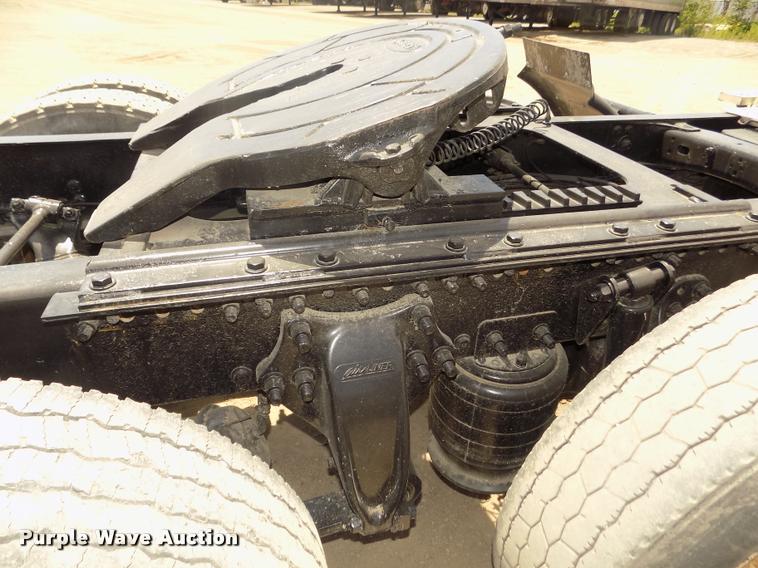 image for item DA3029 2006 Sterling A9500 semi truck