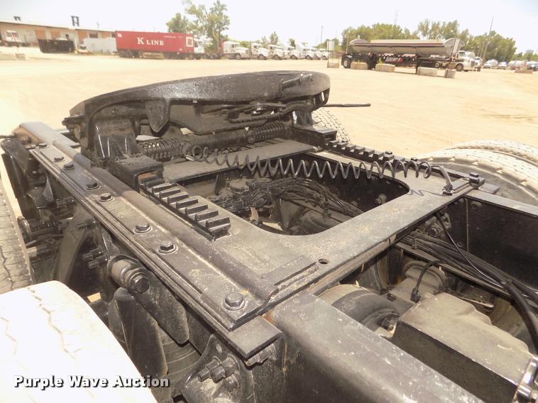 image for item DA3029 2006 Sterling A9500 semi truck