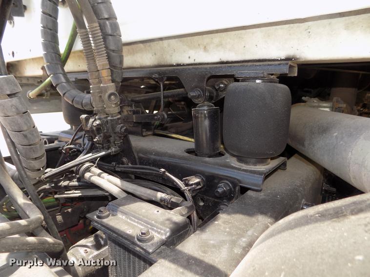 image for item DA3029 2006 Sterling A9500 semi truck