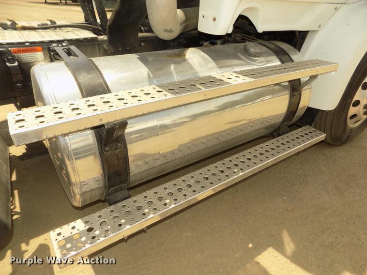 image for item DA3029 2006 Sterling A9500 semi truck