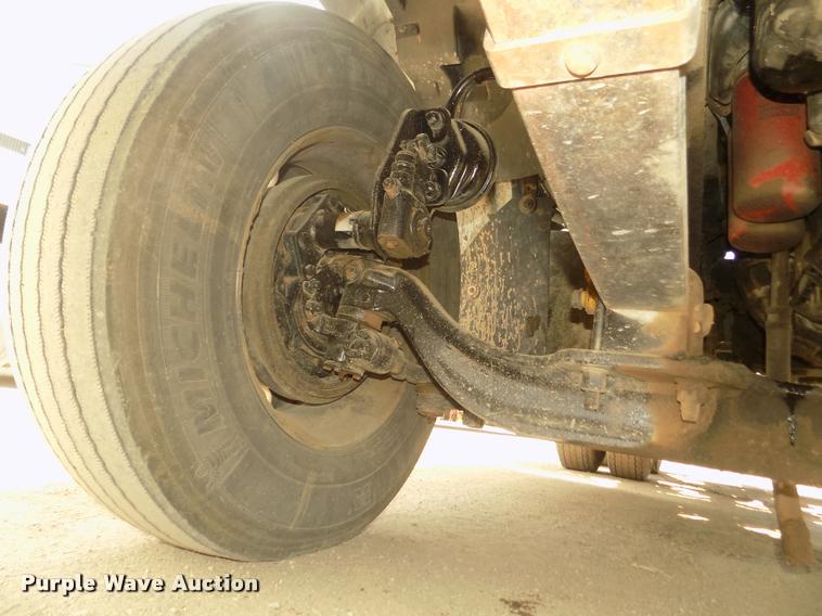 image for item DA3029 2006 Sterling A9500 semi truck