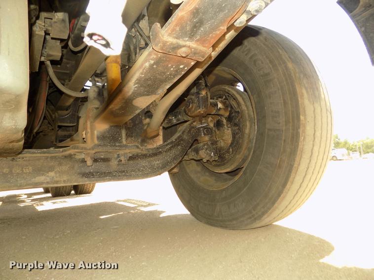 image for item DA3029 2006 Sterling A9500 semi truck