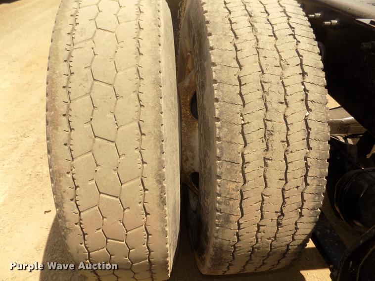 image for item DA3029 2006 Sterling A9500 semi truck