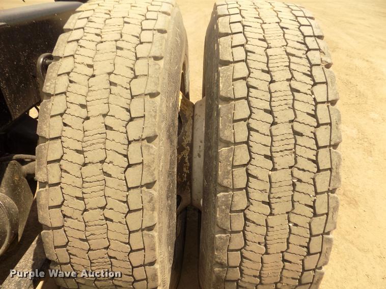 image for item DA3029 2006 Sterling A9500 semi truck