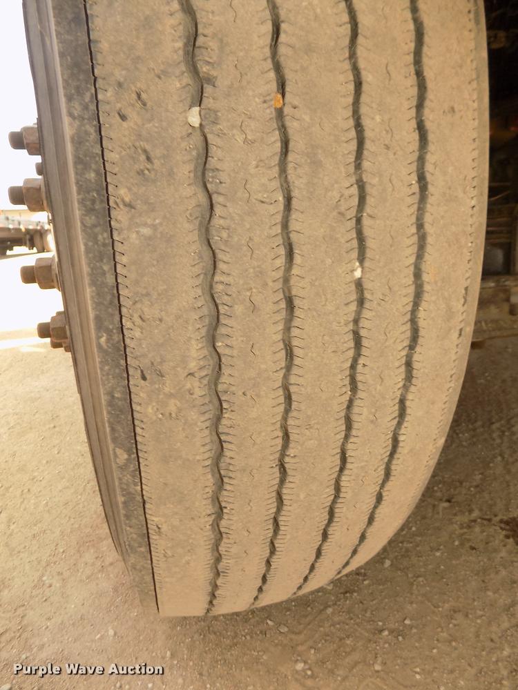 image for item DA3029 2006 Sterling A9500 semi truck