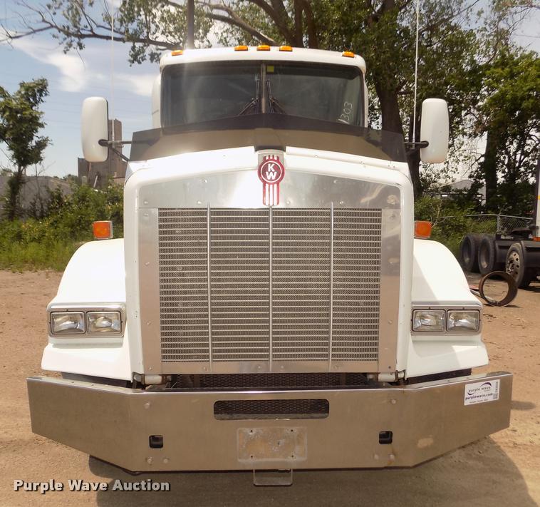 image for item DA3030 2005 Kenworth T800 semi truck