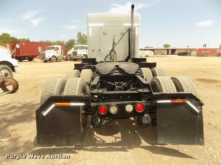 image for item DA3030 2005 Kenworth T800 semi truck