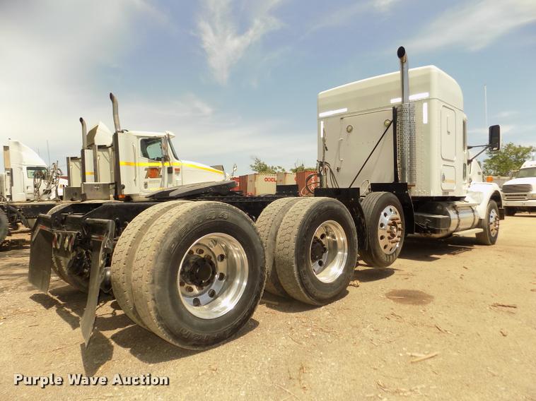 image for item DA3030 2005 Kenworth T800 semi truck
