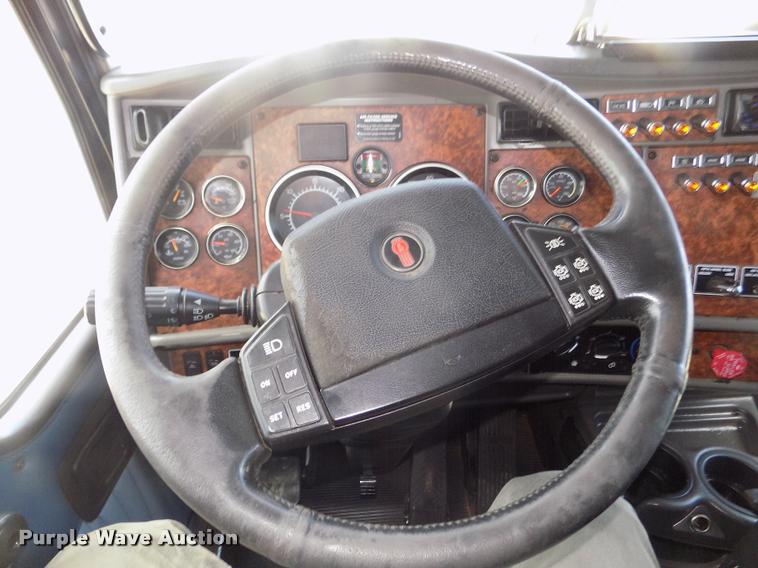 image for item DA3030 2005 Kenworth T800 semi truck