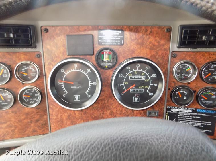 image for item DA3030 2005 Kenworth T800 semi truck