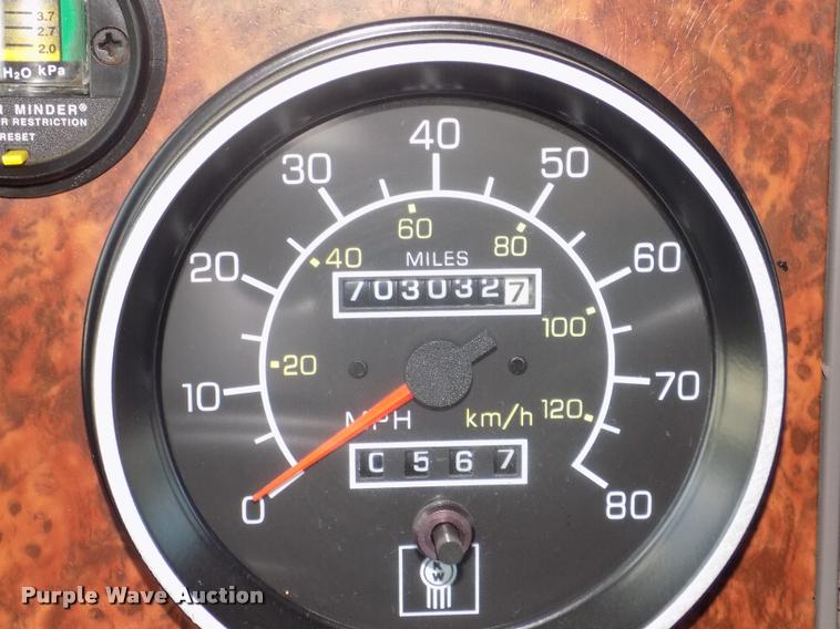 image for item DA3030 2005 Kenworth T800 semi truck