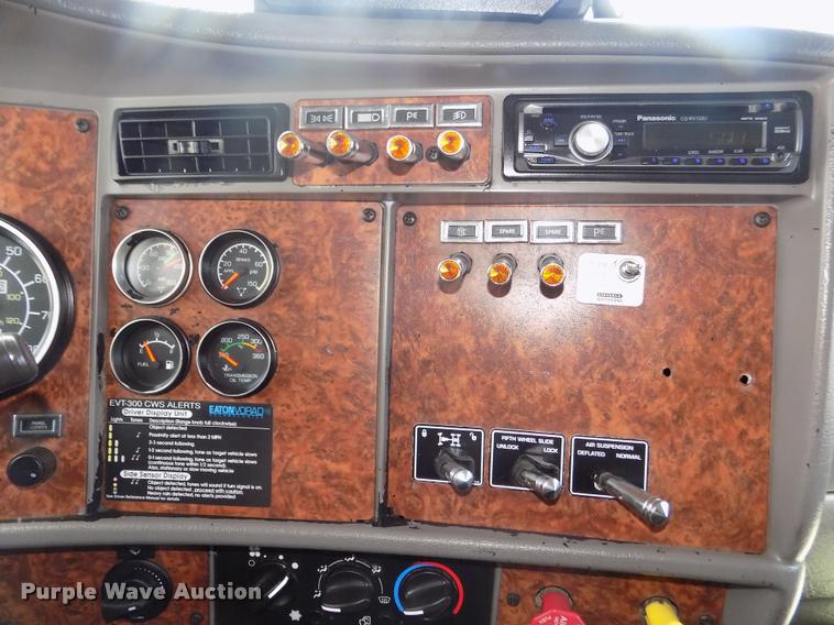 image for item DA3030 2005 Kenworth T800 semi truck