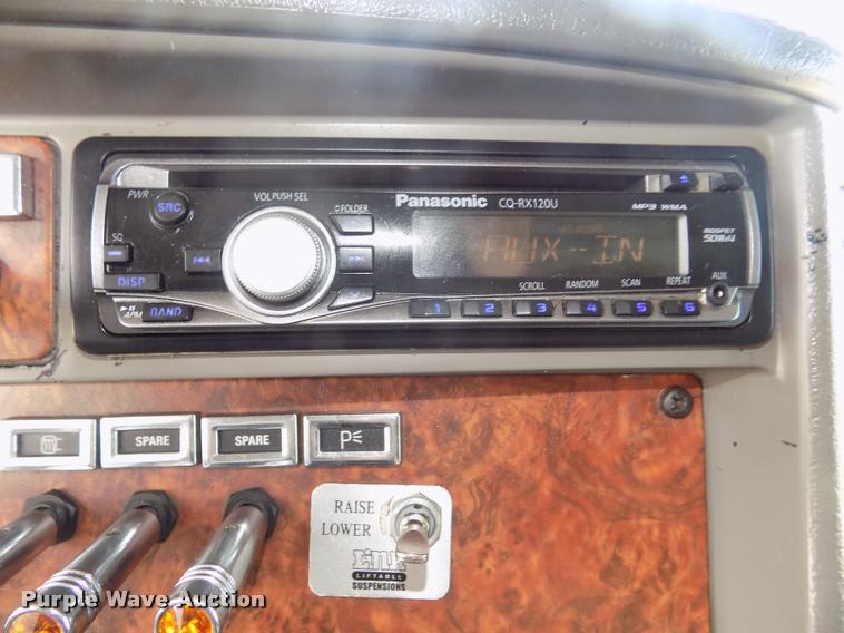 image for item DA3030 2005 Kenworth T800 semi truck