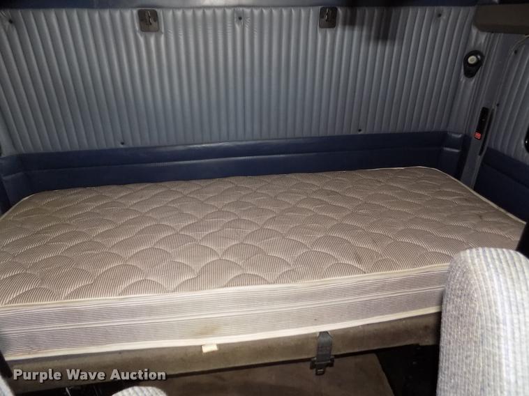 image for item DA3030 2005 Kenworth T800 semi truck