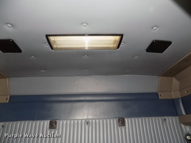 image for item DA3030 2005 Kenworth T800 semi truck