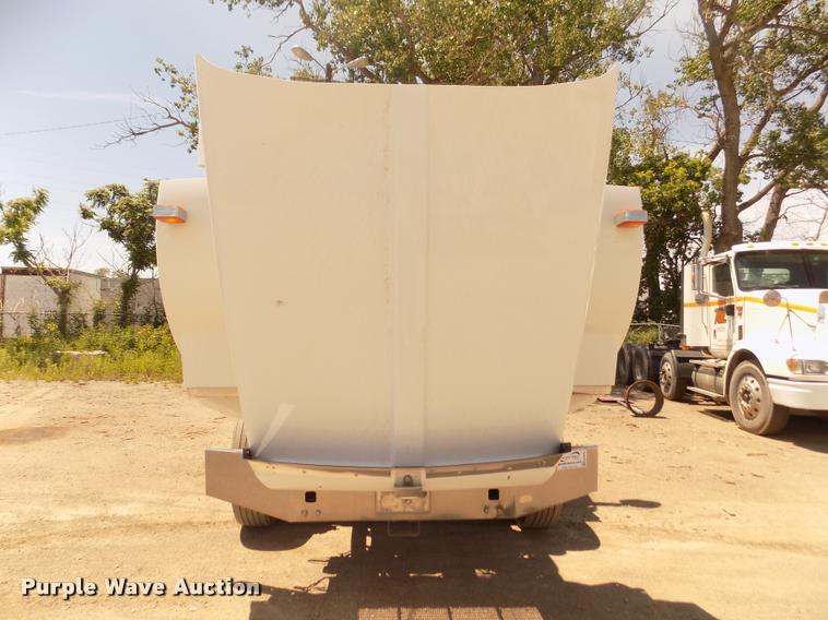 image for item DA3030 2005 Kenworth T800 semi truck