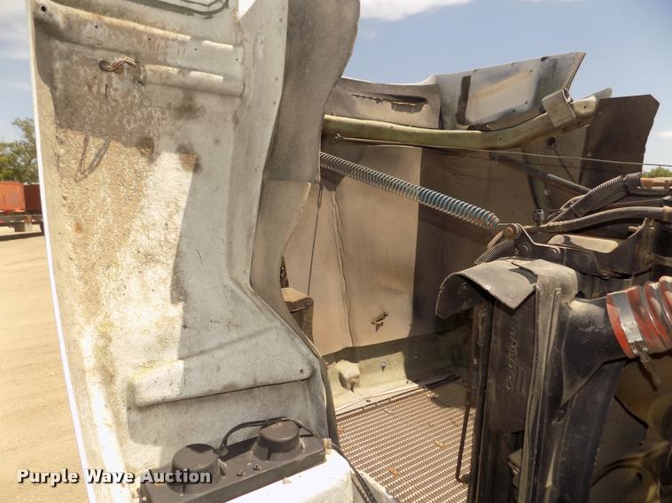 image for item DA3030 2005 Kenworth T800 semi truck