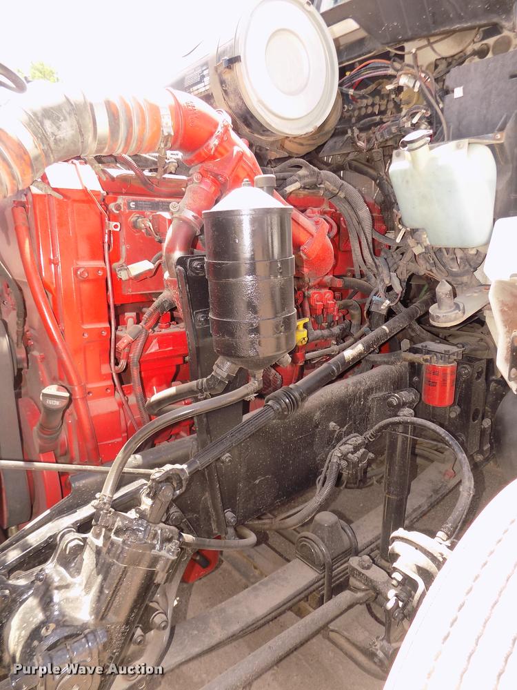 image for item DA3030 2005 Kenworth T800 semi truck