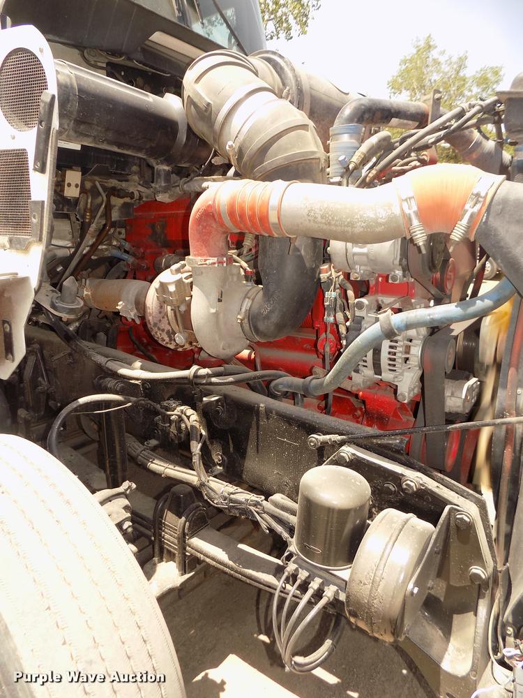 image for item DA3030 2005 Kenworth T800 semi truck